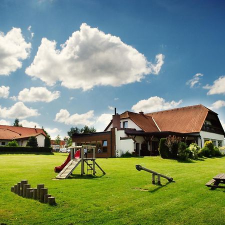 Hotel Farma Pelhřimov Zewnętrze zdjęcie